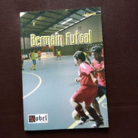 Bermain Futsal